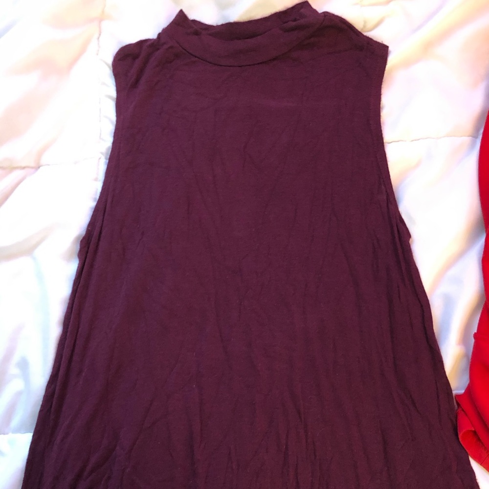 Maroon turtleneck/short sleeve